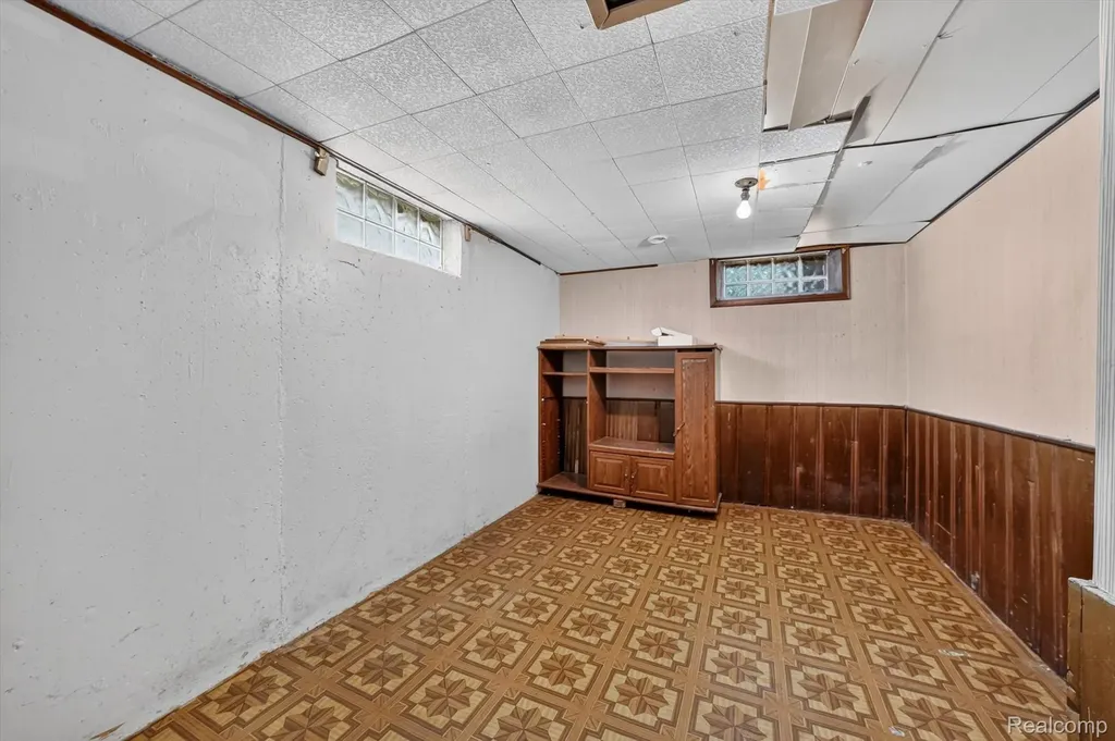 25199 Cole Street Roseville City MI 48066