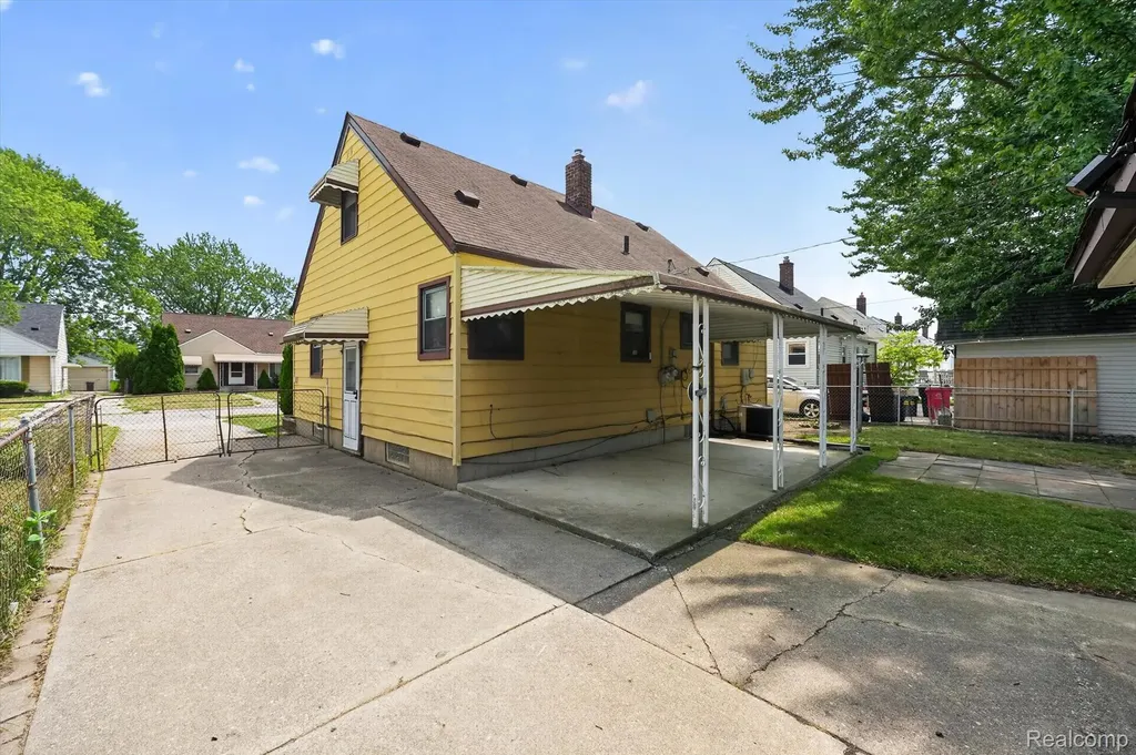 25199 Cole Street Roseville City MI 48066
