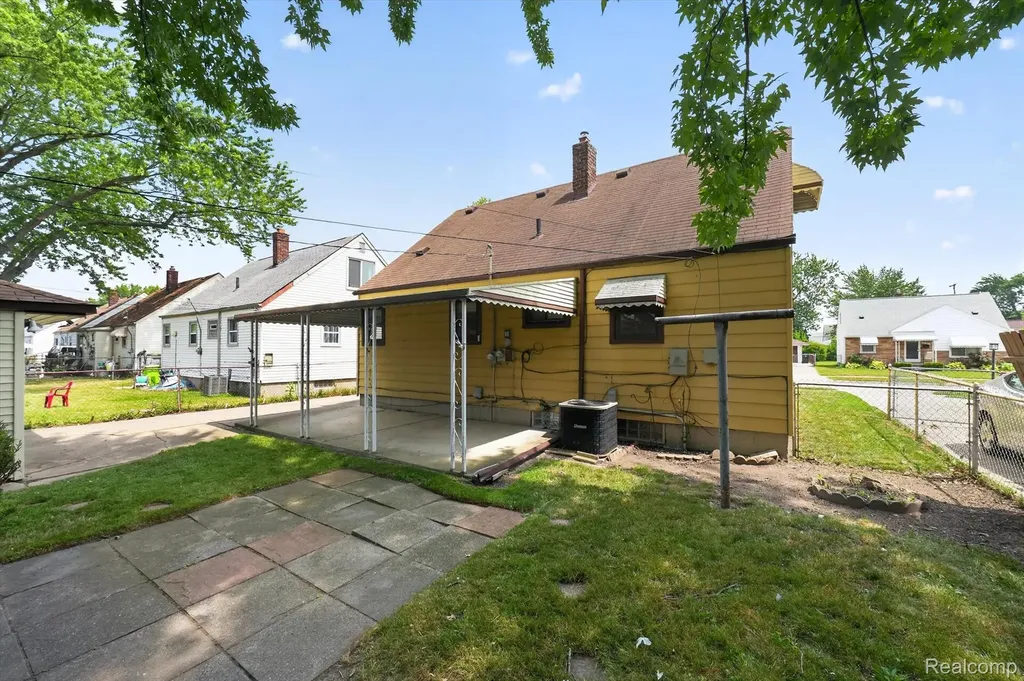 25199 Cole Street Roseville City MI 48066