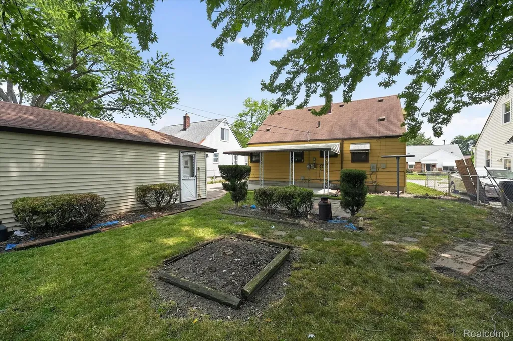 25199 Cole Street Roseville City MI 48066