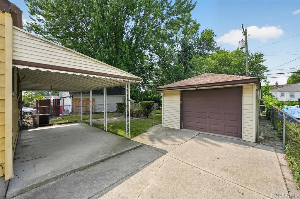 25199 Cole Street Roseville City MI 48066