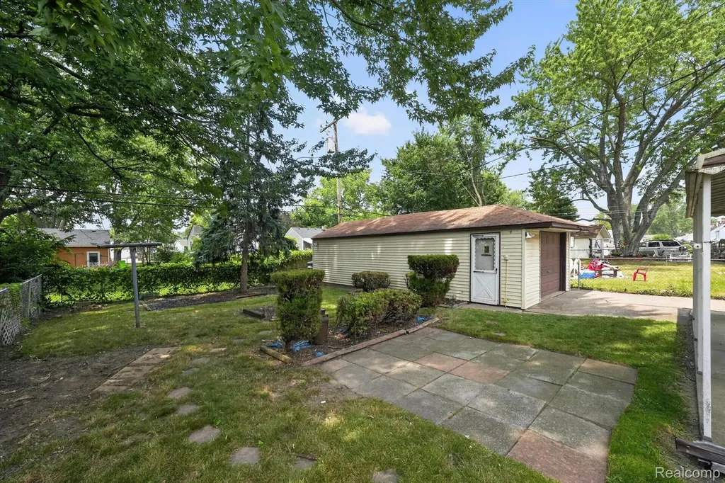 25199 Cole Street Roseville City MI 48066