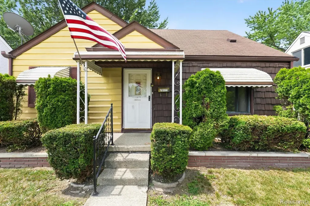 25199 Cole Street Roseville City MI 48066