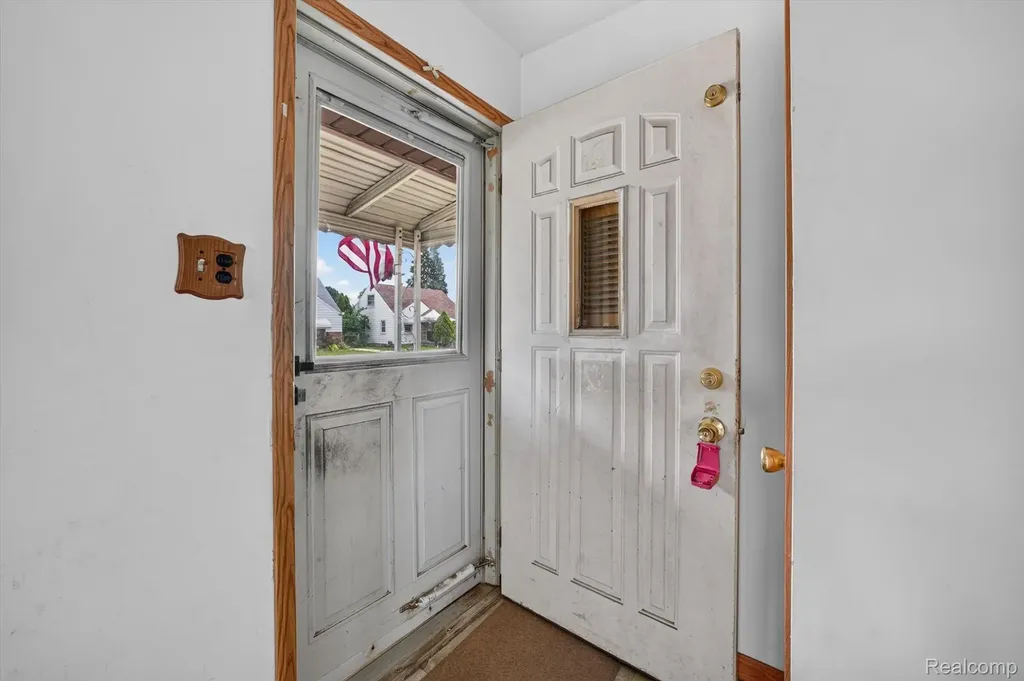 25199 Cole Street Roseville City MI 48066