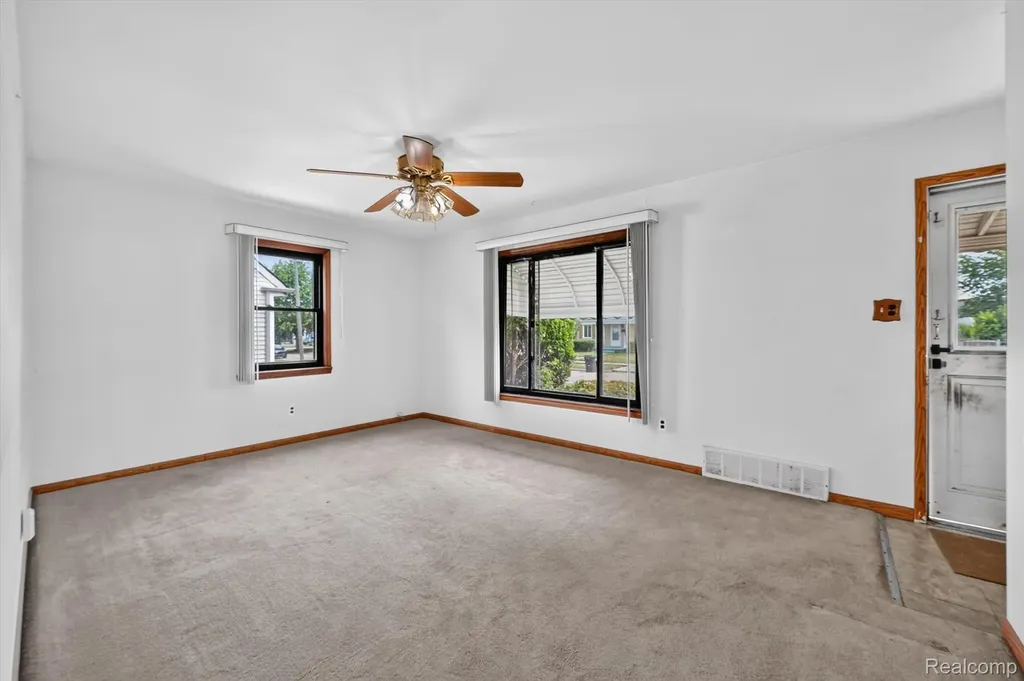 25199 Cole Street Roseville City MI 48066