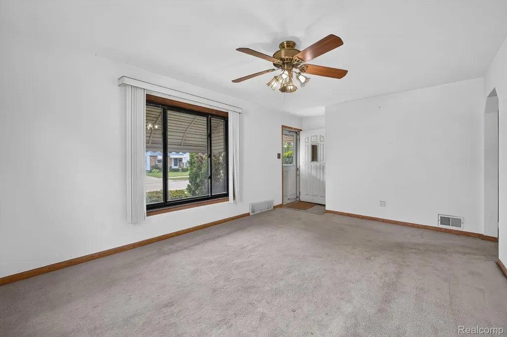 25199 Cole Street Roseville City MI 48066