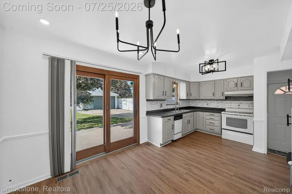 4940 Stanley Avenue Warren City MI 48092