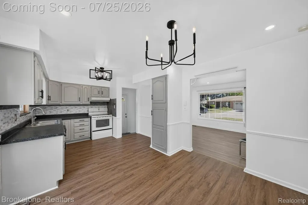 4940 Stanley Avenue Warren City MI 48092