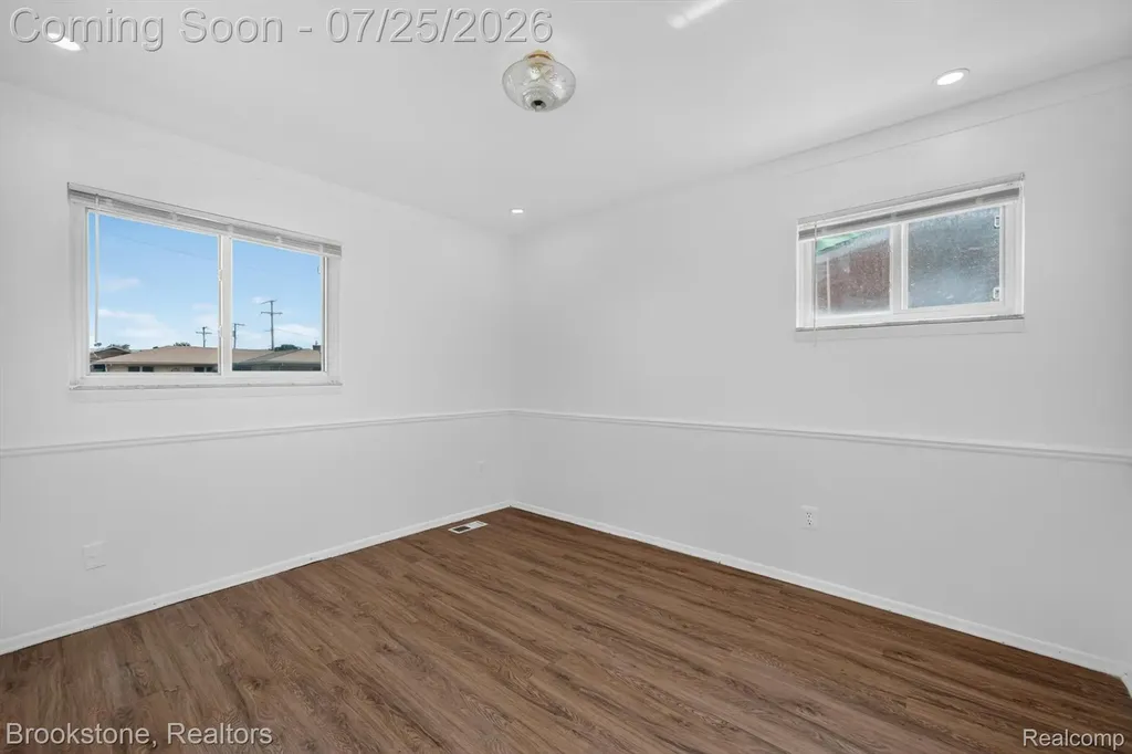 4940 Stanley Avenue Warren City MI 48092