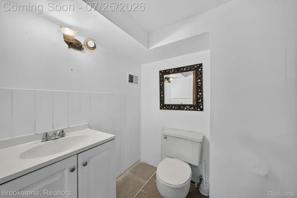 4940 Stanley Avenue Warren City MI 48092