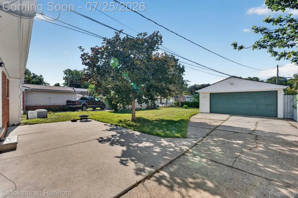 4940 Stanley Avenue Warren City MI 48092