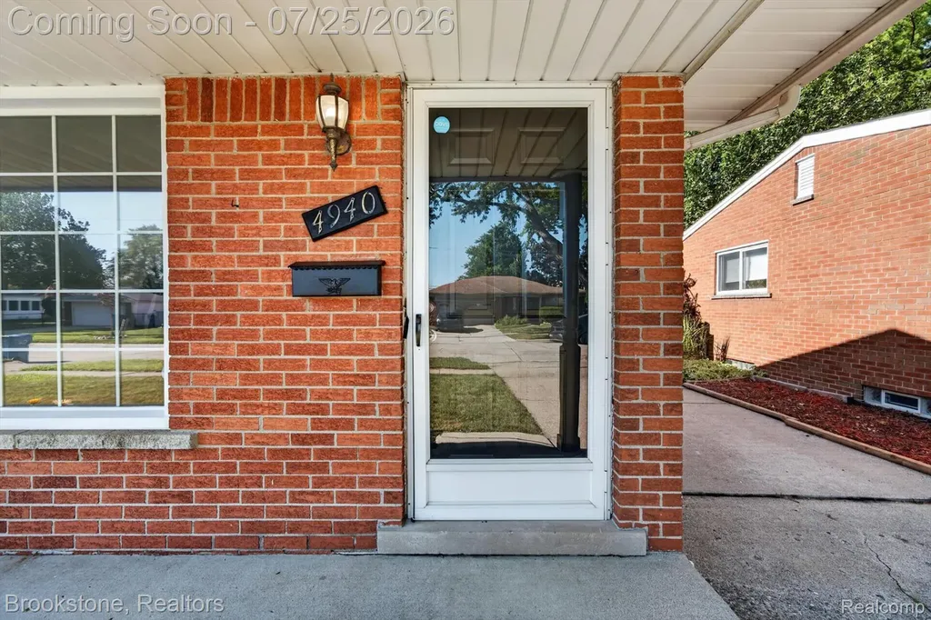 4940 Stanley Avenue Warren City MI 48092