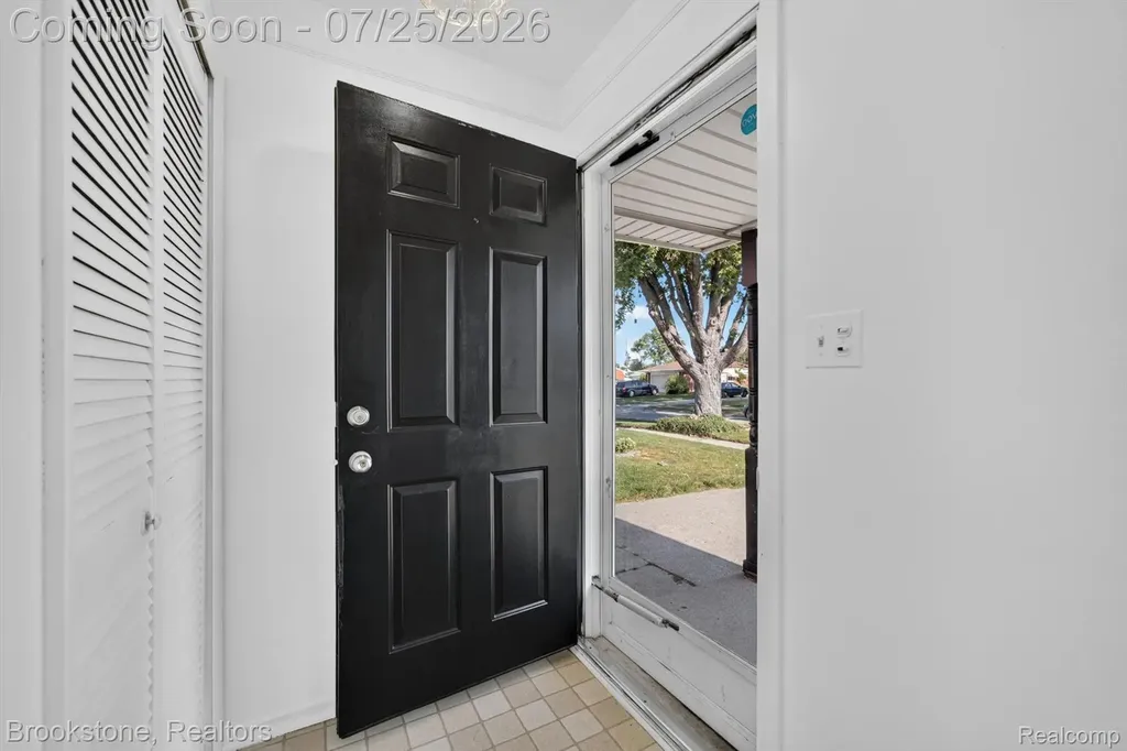 4940 Stanley Avenue Warren City MI 48092