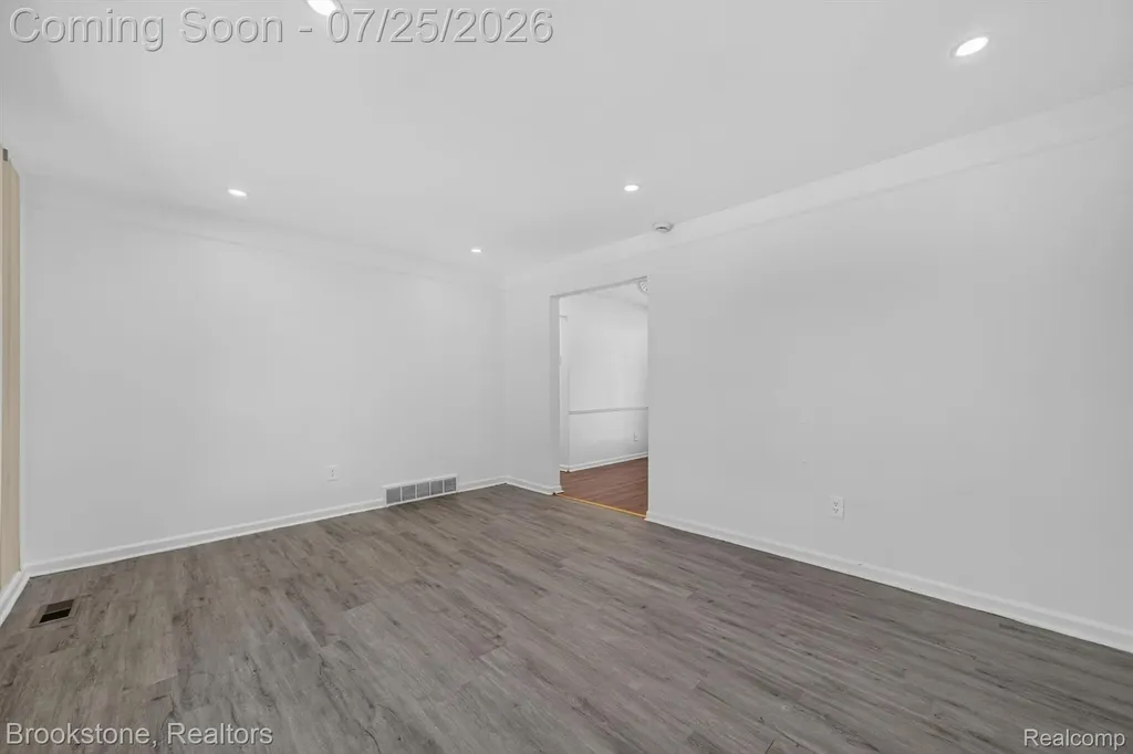 4940 Stanley Avenue Warren City MI 48092