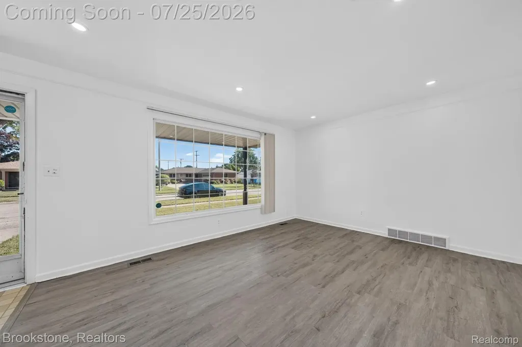 4940 Stanley Avenue Warren City MI 48092