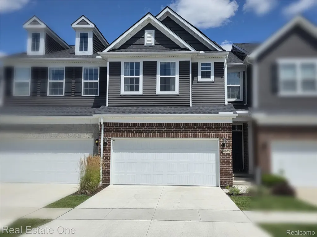 4913 Glenora Drive Lake Orion Village MI 48359