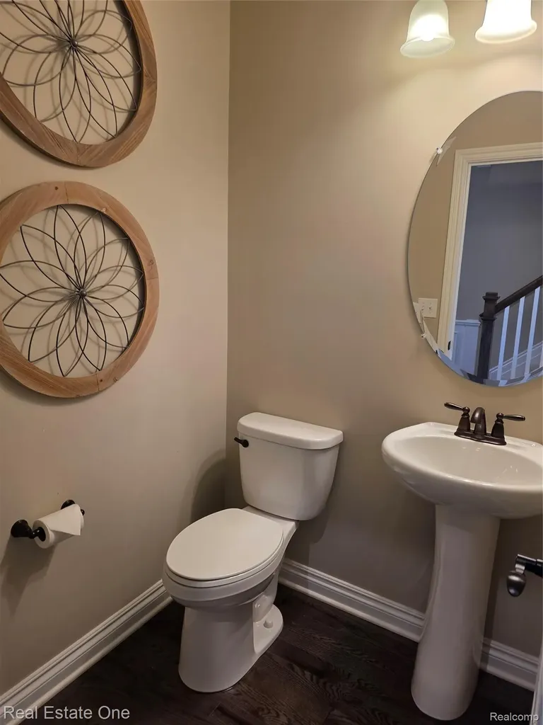 4913 Glenora Drive Lake Orion Village MI 48359