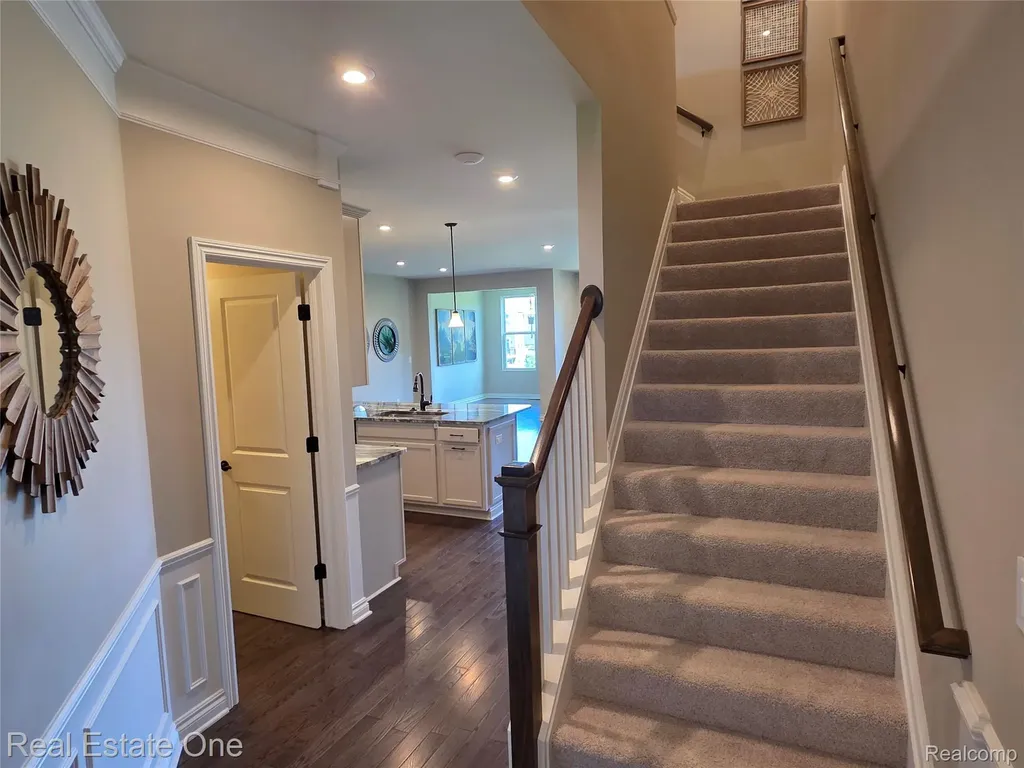 4913 Glenora Drive Lake Orion Village MI 48359