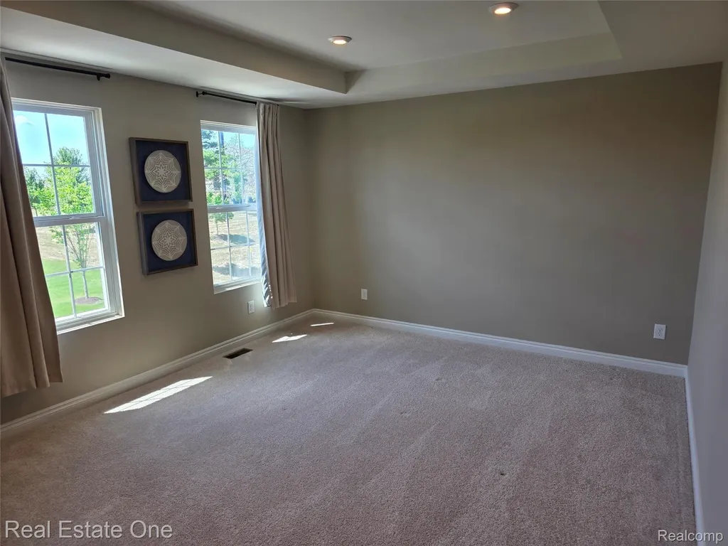 4913 Glenora Drive Lake Orion Village MI 48359