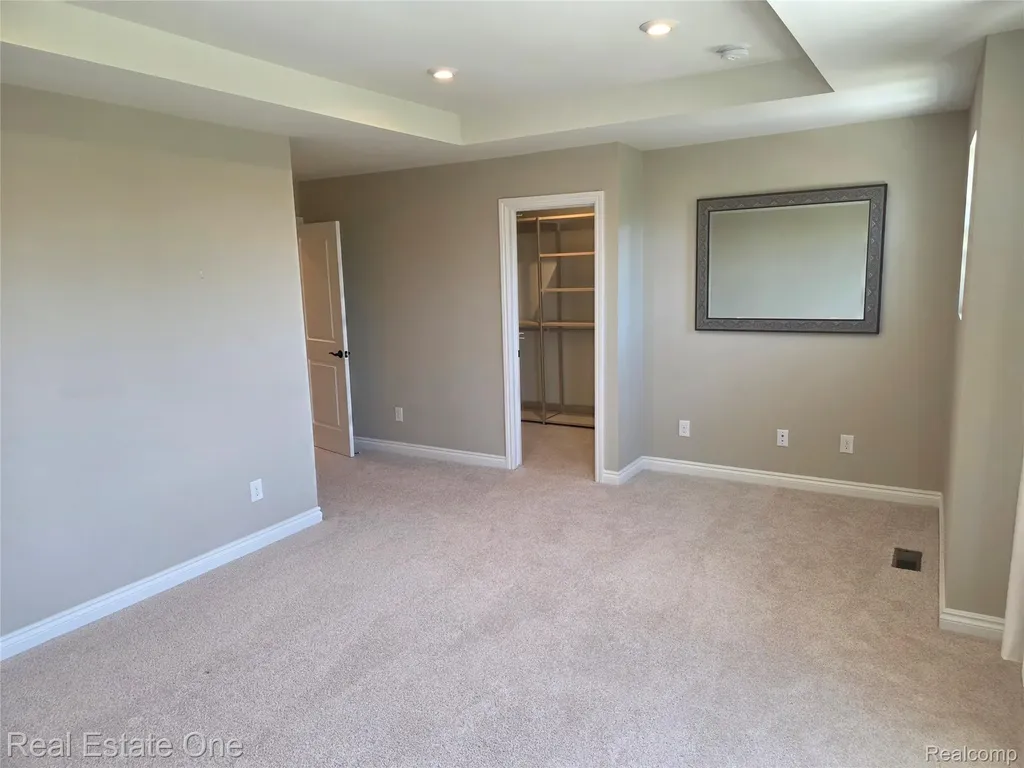 4913 Glenora Drive Lake Orion Village MI 48359