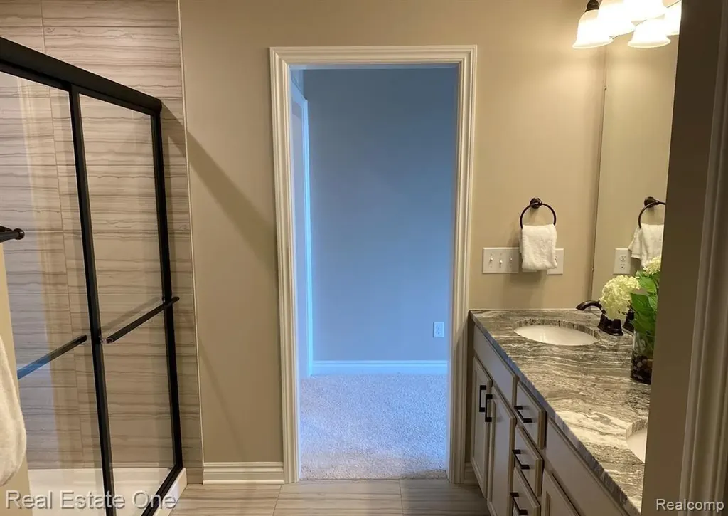 4913 Glenora Drive Lake Orion Village MI 48359