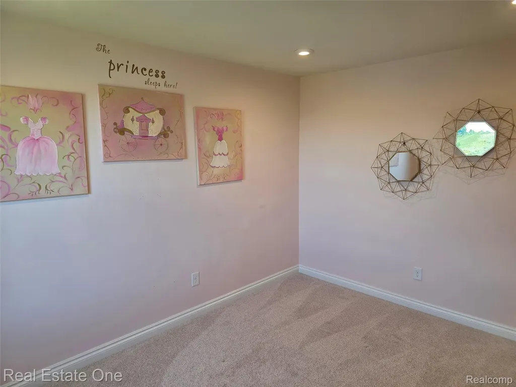 4913 Glenora Drive Lake Orion Village MI 48359