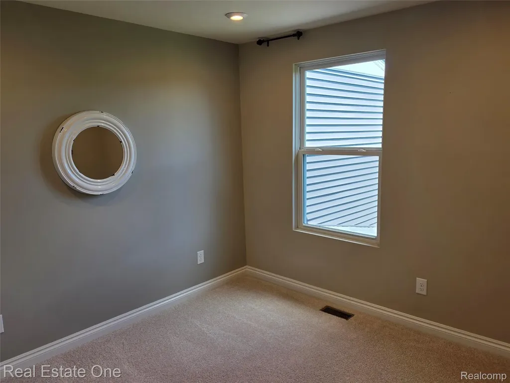 4913 Glenora Drive Lake Orion Village MI 48359