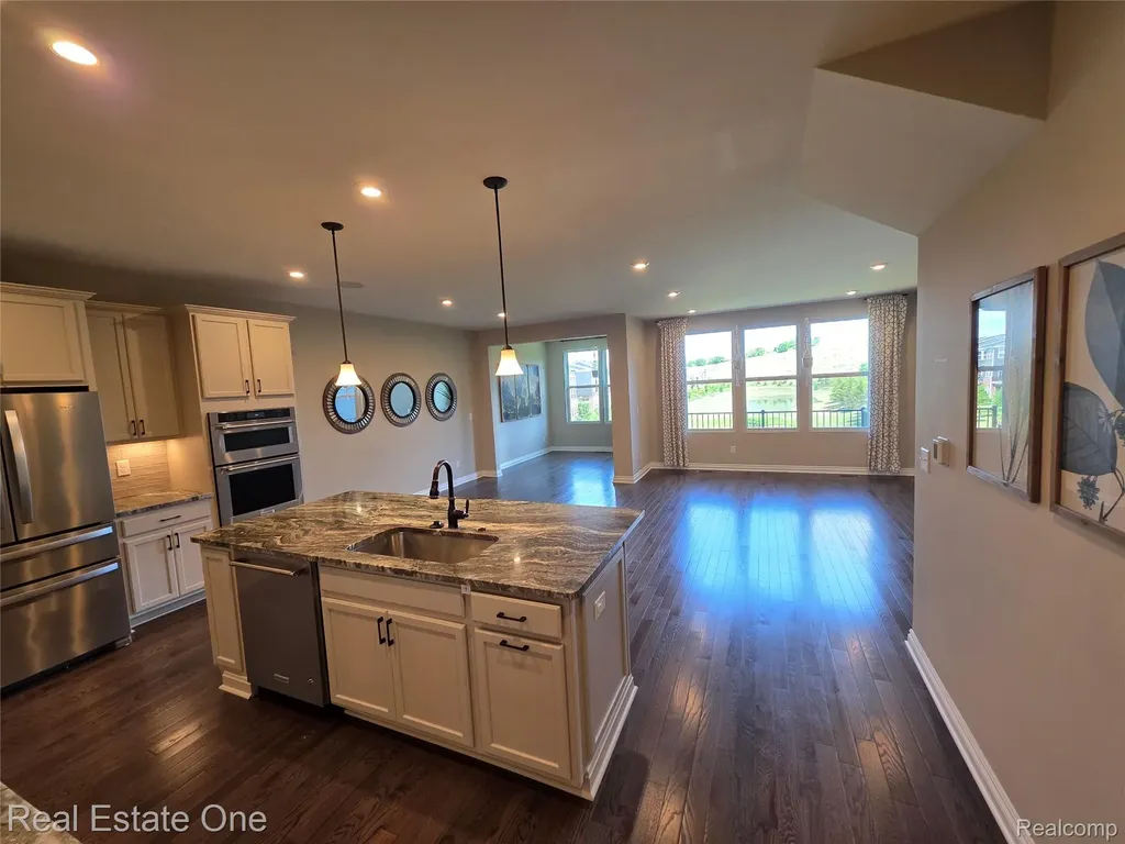4913 Glenora Drive Lake Orion Village MI 48359
