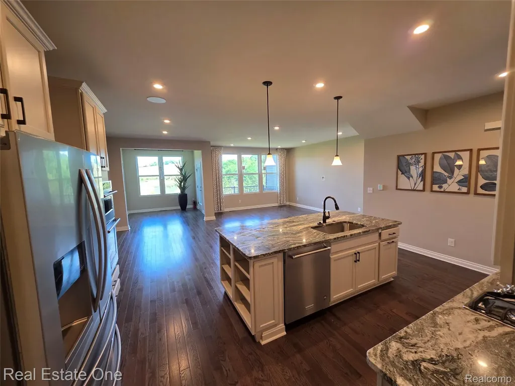 4913 Glenora Drive Lake Orion Village MI 48359