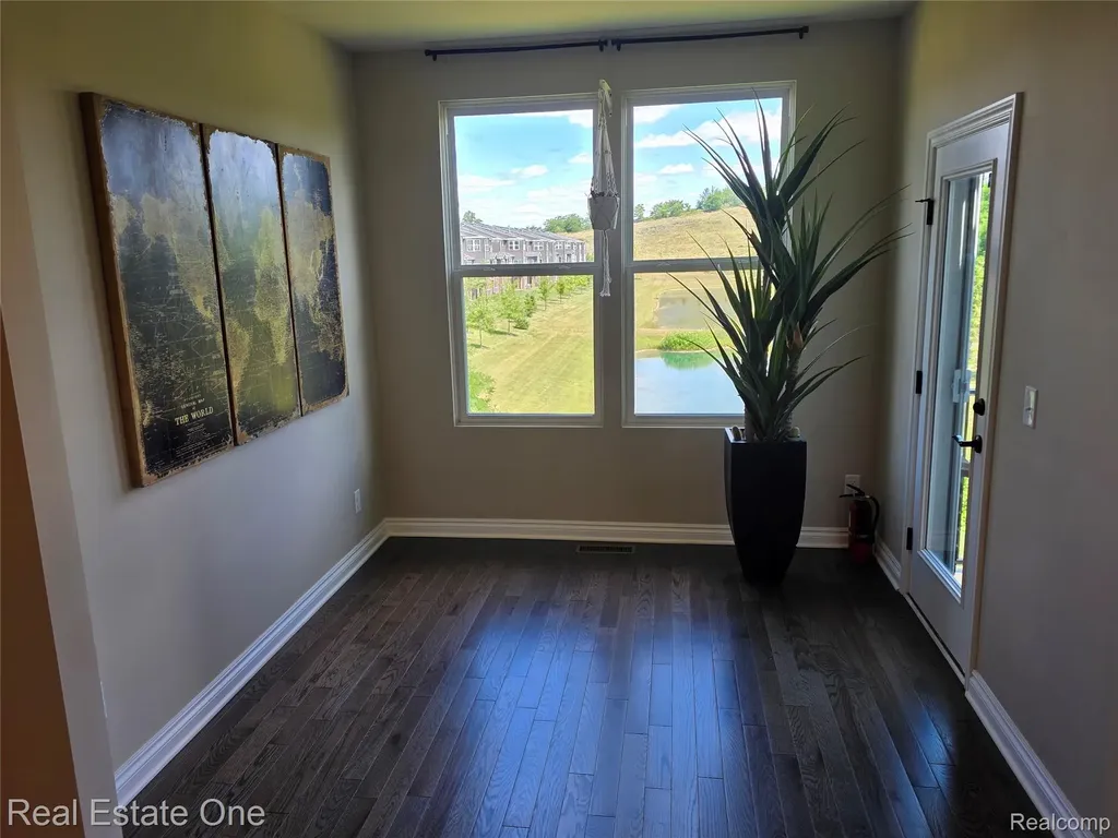 4913 Glenora Drive Lake Orion Village MI 48359