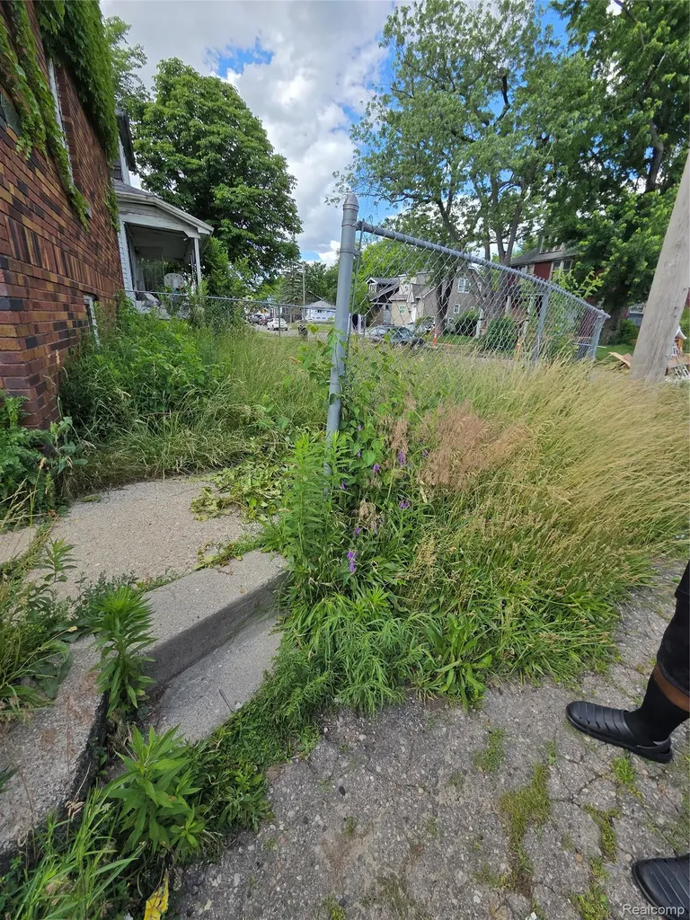 17129 Westphalia Street Detroit City MI 48205