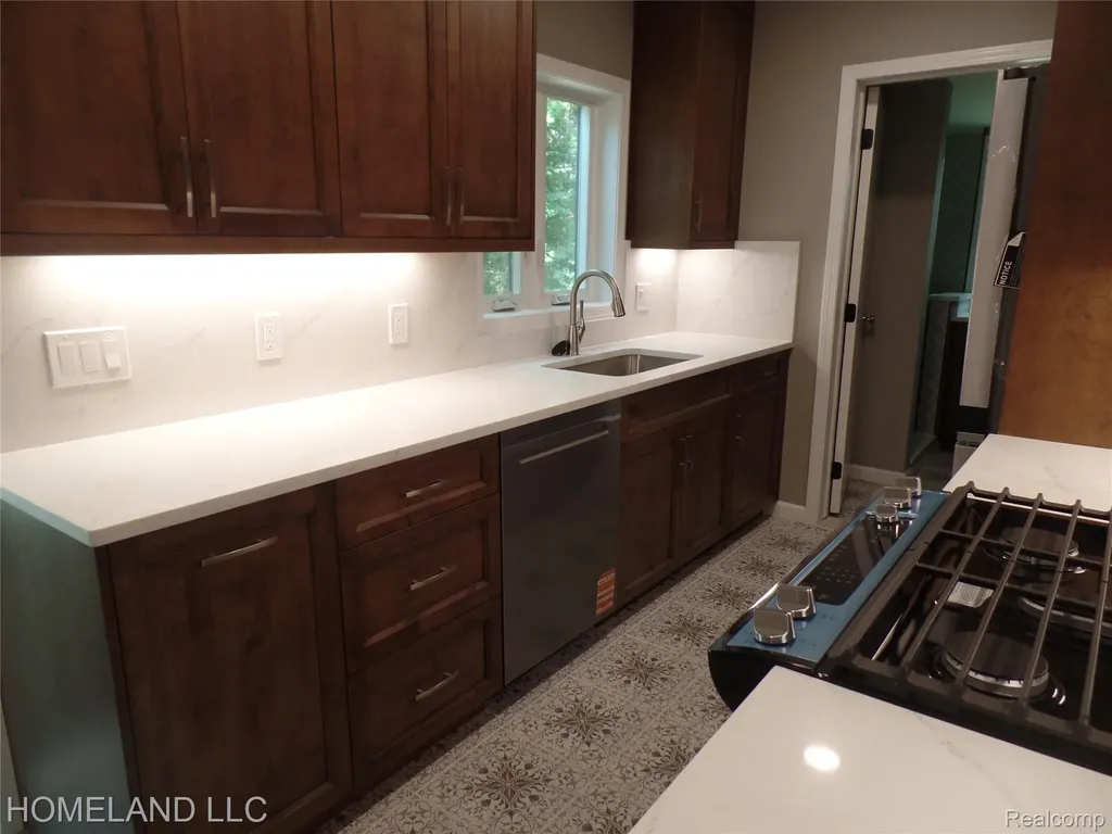 4039 Lotus Drive Waterford Charter Township MI 48329