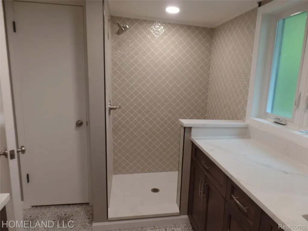 4039 Lotus Drive Waterford Charter Township MI 48329