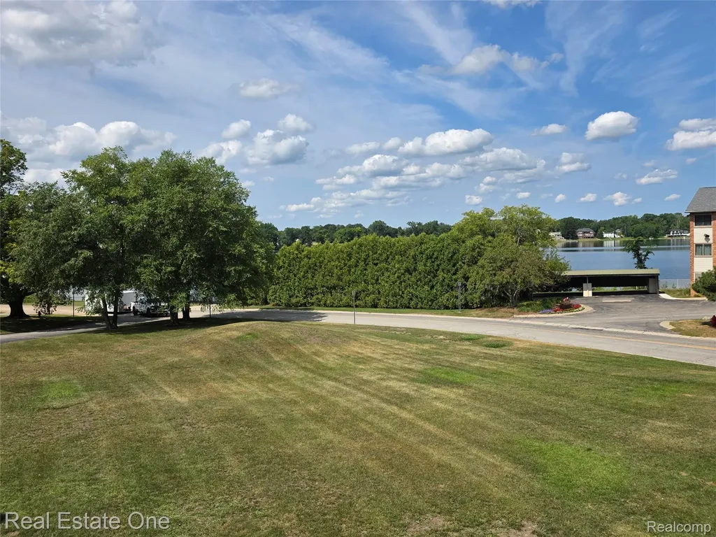 2027 Klingensmith Road Bloomfield Hills City MI 48302