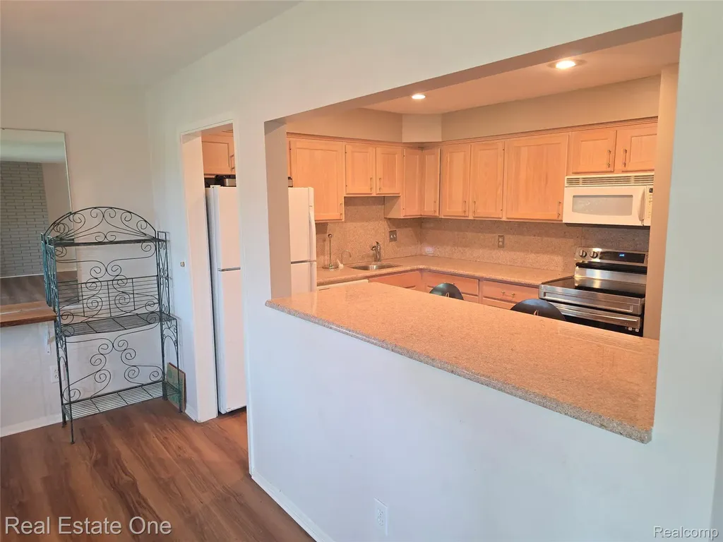 2027 Klingensmith Road Bloomfield Hills City MI 48302
