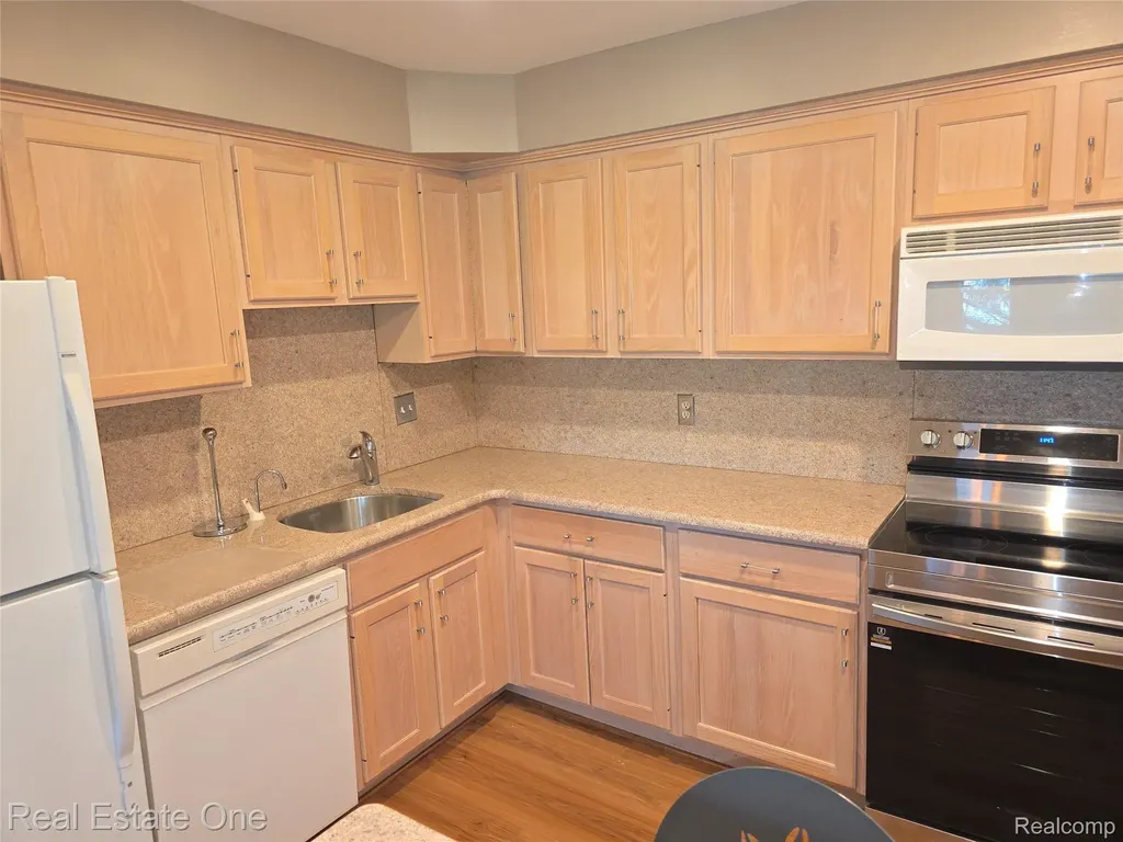2027 Klingensmith Road Bloomfield Hills City MI 48302