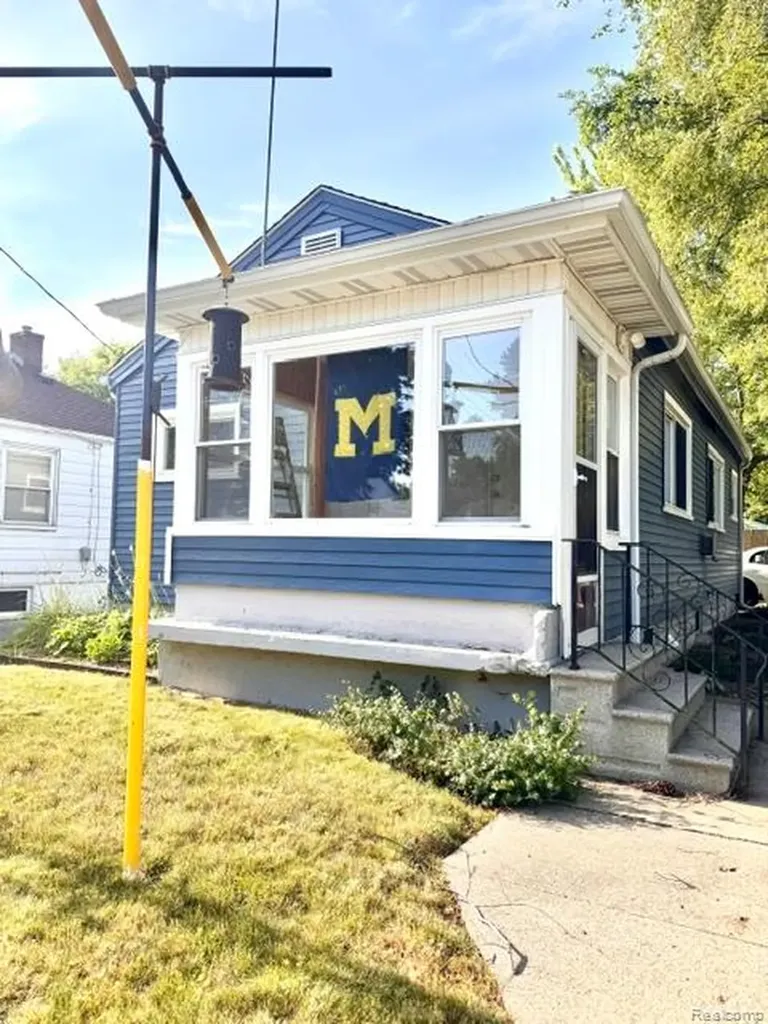 3521 Clairmont Street Flint City MI 48503