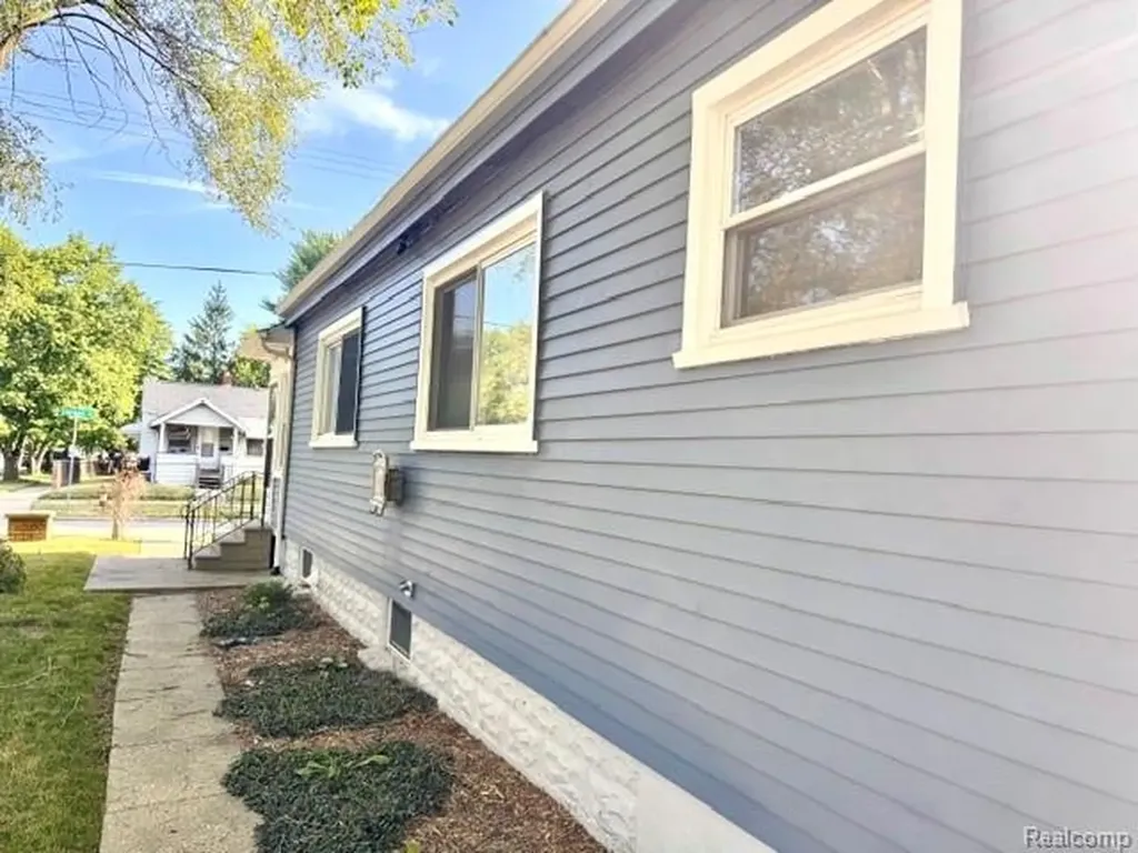 3521 Clairmont Street Flint City MI 48503