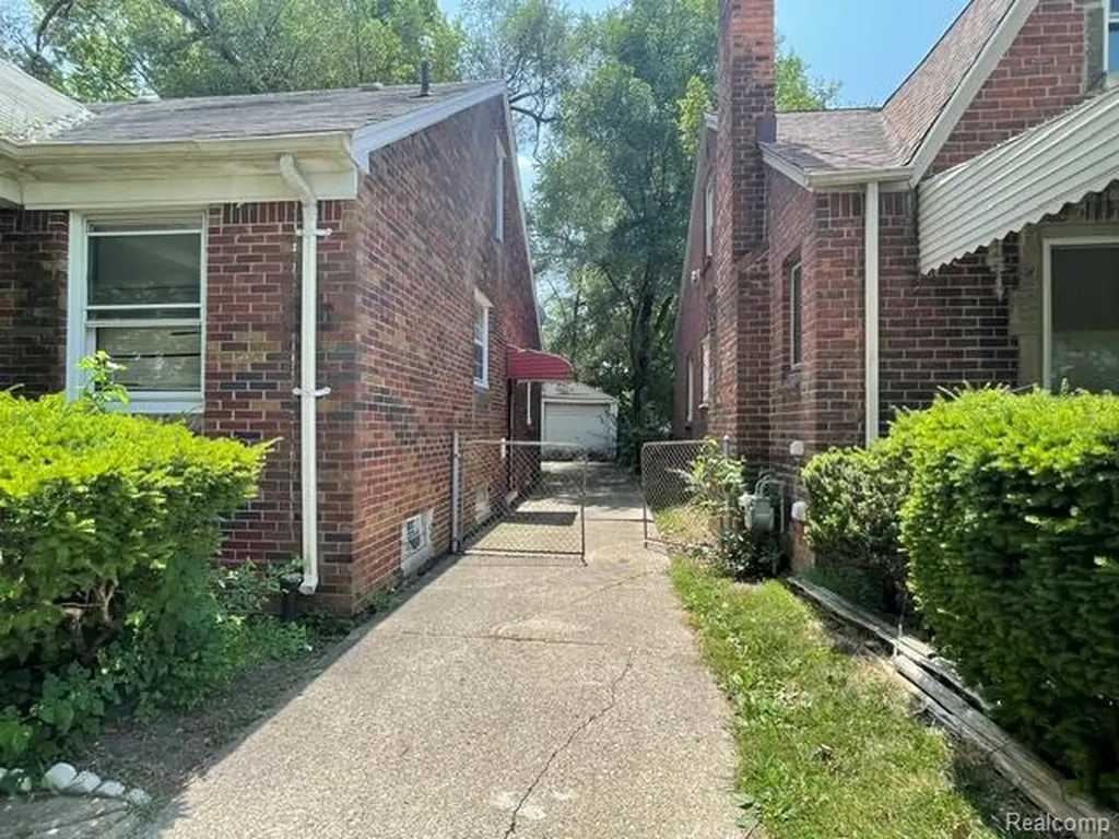 15886 Collingham Drive Detroit City MI 48205
