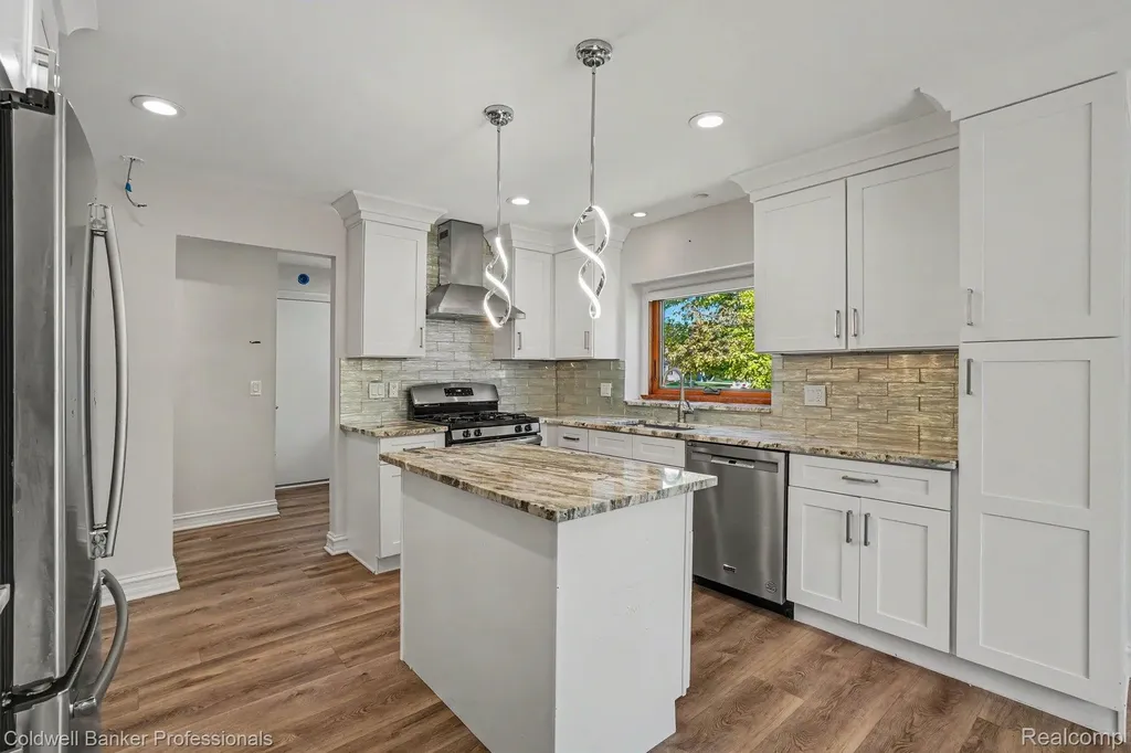 2664 Woodford Drive Sterling Heights City MI 48310