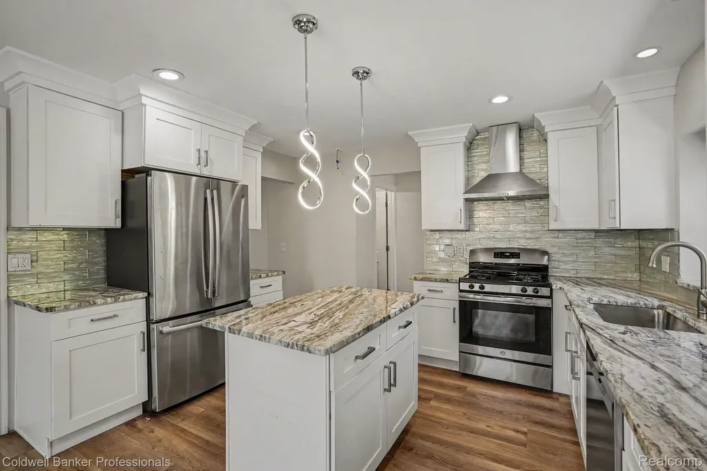 2664 Woodford Drive Sterling Heights City MI 48310