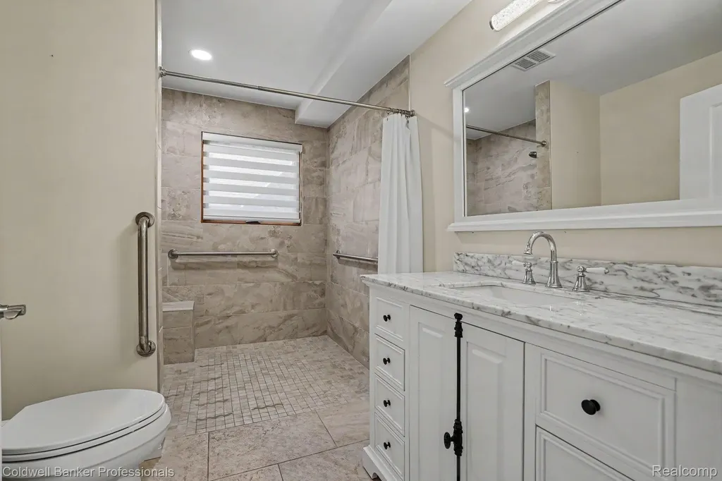 2664 Woodford Drive Sterling Heights City MI 48310