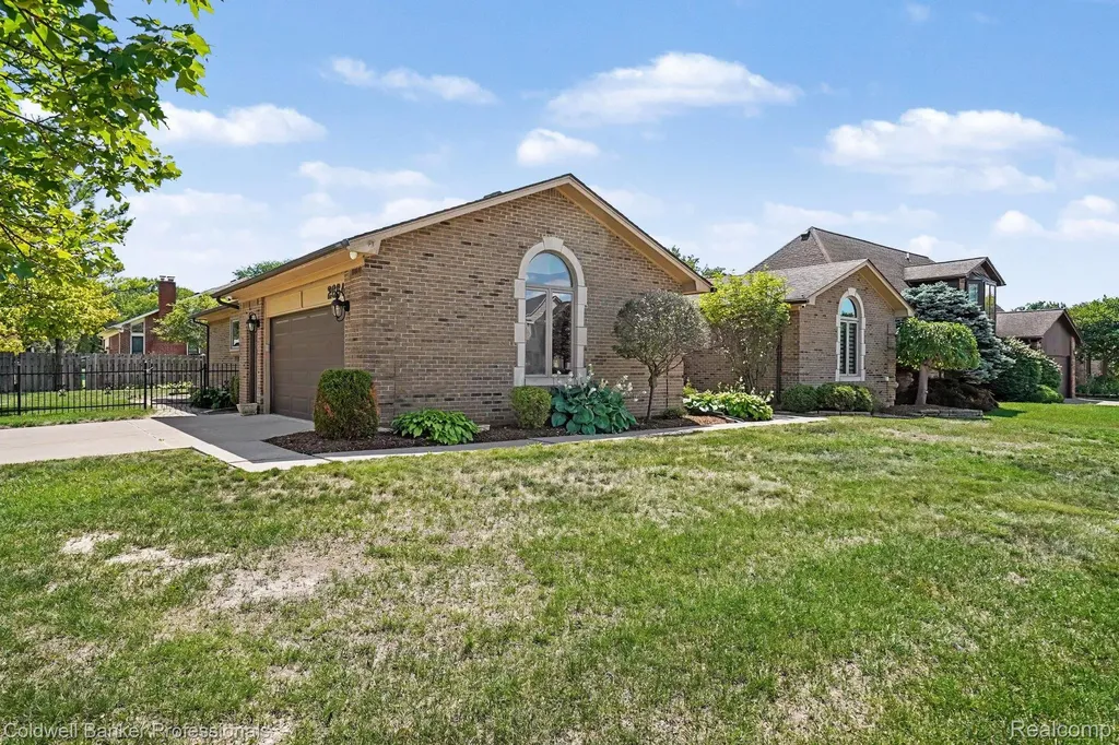 2664 Woodford Drive Sterling Heights City MI 48310