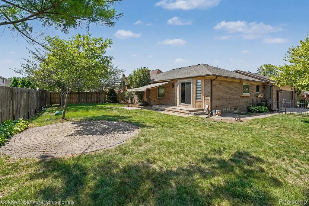 2664 Woodford Drive Sterling Heights City MI 48310