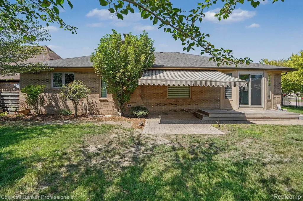 2664 Woodford Drive Sterling Heights City MI 48310