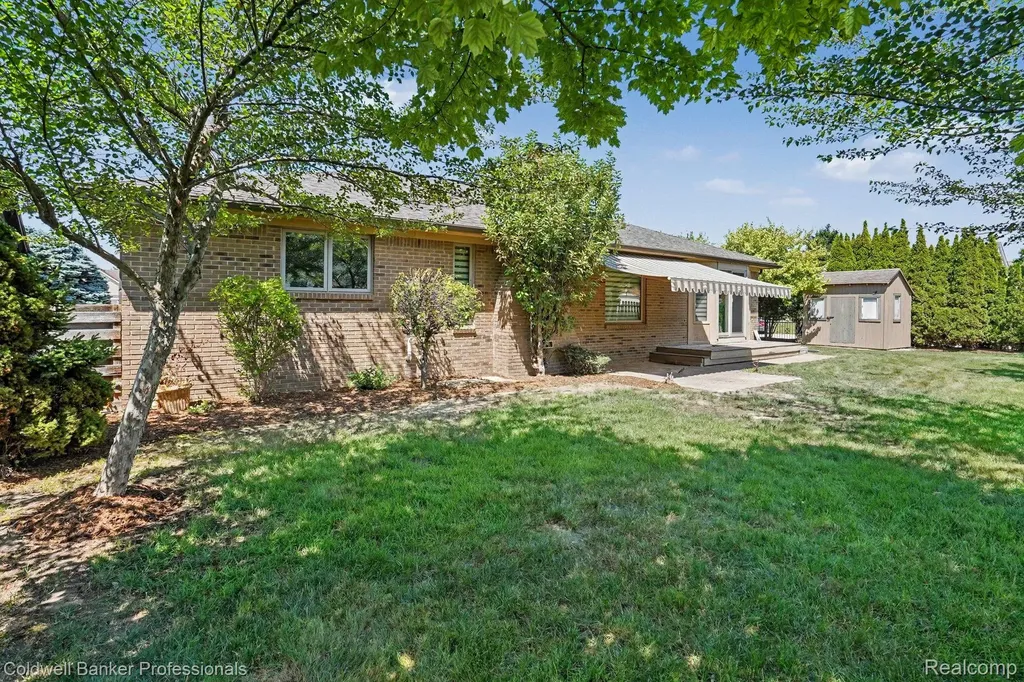 2664 Woodford Drive Sterling Heights City MI 48310
