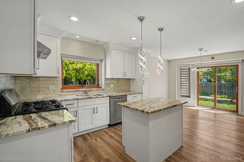 2664 Woodford Drive Sterling Heights City MI 48310