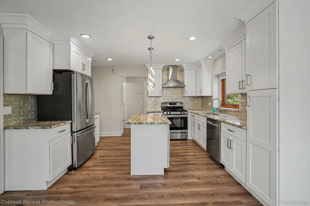 2664 Woodford Drive Sterling Heights City MI 48310