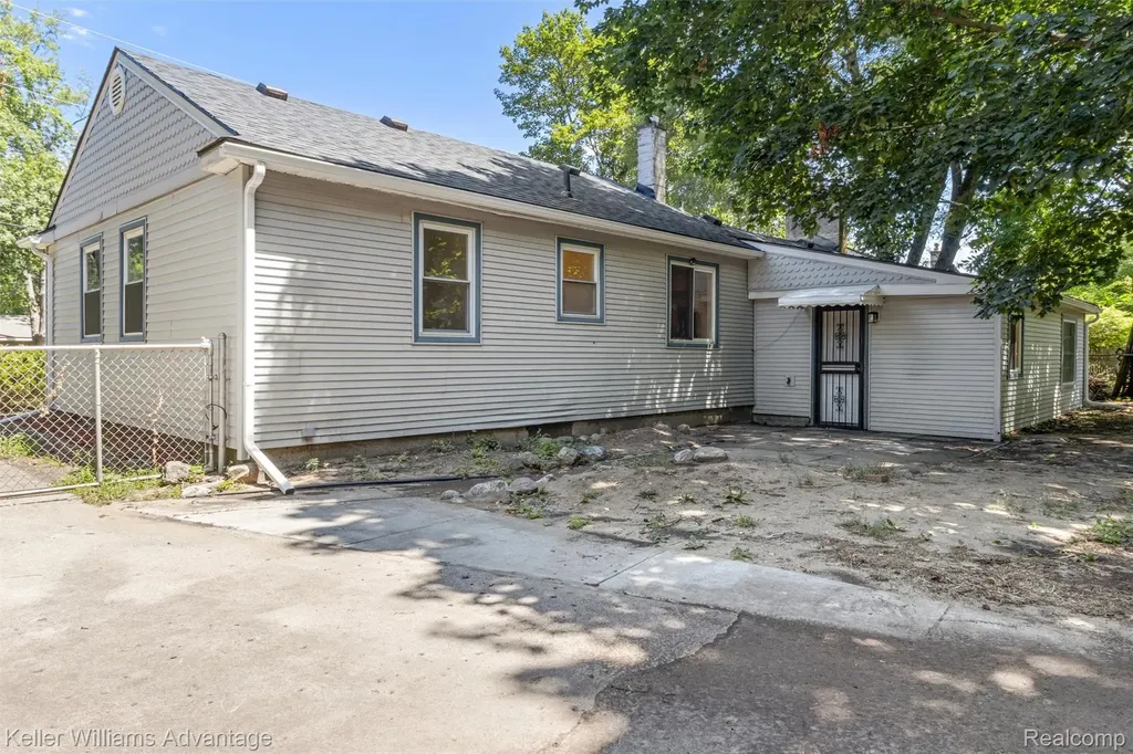 21645 Frazer Avenue Southfield City MI 48075