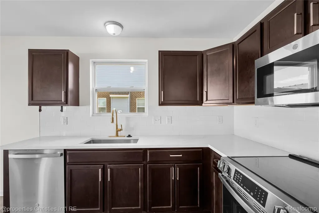 8107 N Hubbard Street Westland City MI 48185